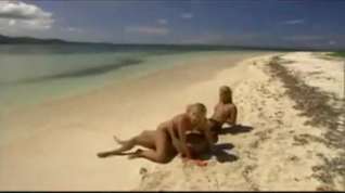 Online film Ellen and Sandy on the beach...F70