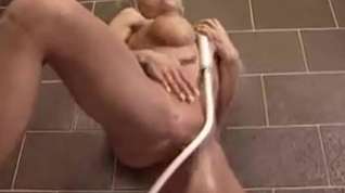 Online film milf masturbateing in shower