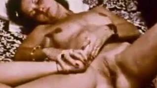 Online film Linda Lovelace 8mm Loop - Open pussy, insert foot!