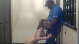 Online film Delivery man gets a blowjob