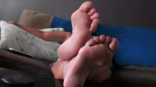 Online film Donna's Barefeet Propped Up