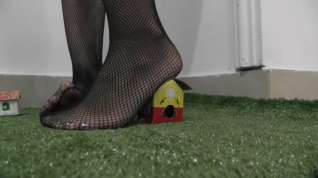 Online film Giantess in fishnet stocking crushing a village