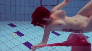 Online film Redhead in the pool