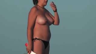 Online film Hot babe sunbathing on the beach
