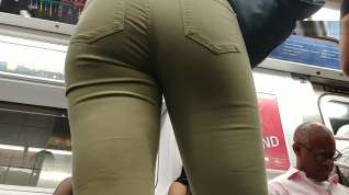 Online film PERFECT TEEN ASS IN TIGHT GREEN PANTS