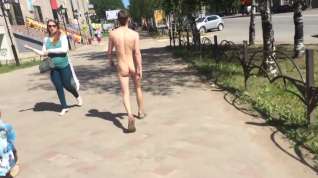 Online film Naked Boy Walking In Public