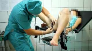 Online film Careful examination of the patient on the gyno chair