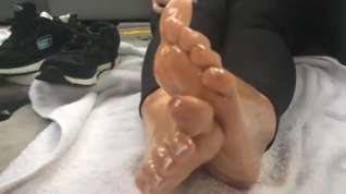 Online film Kim's Oily Soles pt. 1