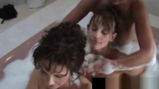 Online film Busty Cougar Deauxma & Hot Horny Milfs in Bubble Bath 3 Way!