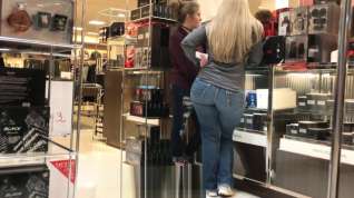 Online film Thick Blond Pawg Milf Christmas Shopping (Busted) edited