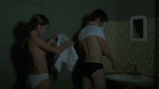 Online film Melanie Laurent - Topless - La Dernier Jour (2005)