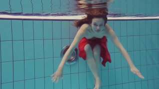 Online film Red Dressed teen swimming with her eyes opened