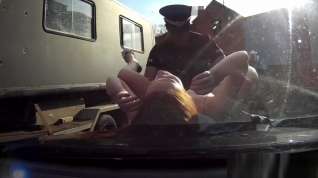 Online film Cop pussyfucks damsel in distress on roadside