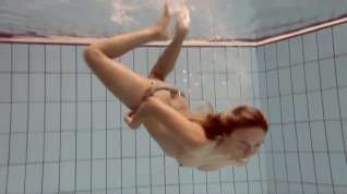 Online film Bouncing boobs underwater