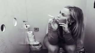 Online film Blonde Woman Takes a Piss and Dump in a Gloryhole Bathroom