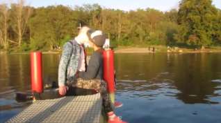 Online film Chanson d'automne - Gay calin au bord du lac
