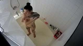 Online film Nice tattooed girl taking a bath