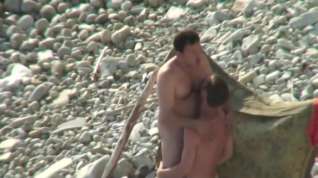 Online film married man get BJ on the Beach :P