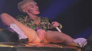Online film Miley Cyrus MUST SEE!