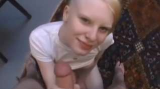 Online film Teeny Blonde Plays With A Fat Dick