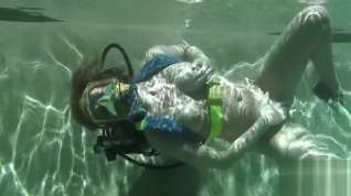 Online film Leah Wilde FFM scuba