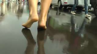 Online film Russian girl barefoot walking pt.1