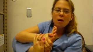 Online film Nurse sucks toes on her break