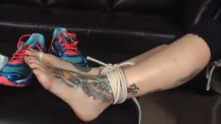 Online film Girl in bondage, sneakers removal