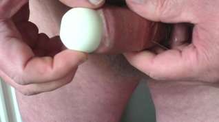 Online film Foreskin with salt shaker, table tennis ball, spoon