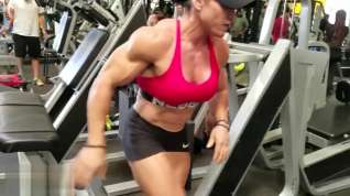 Online film Female Bodybuilders pumping muscles