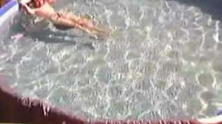 Online film swimming pool...