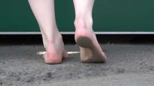 Online film [FOOT FETISH] Ksenia barefoot walk 1