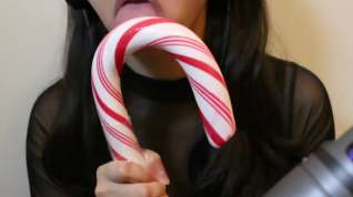 Online film ASMR Asian Girl Sensually Licks HUGE Candy Cane