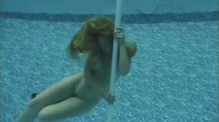 Online film Maggie 03 - underwater stripping