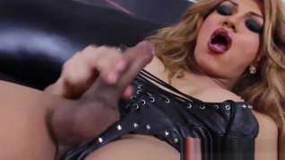 Online film Busty tbabe in leather costume makes her big dick cum