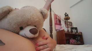 Online film Horny Mommy makes her Teddy Bear eat her pussy squirt
