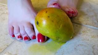 Online film Mango nail crush