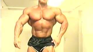 Online film Jay Cutler gym posing
