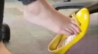 Online film Hot shoeplay in yellow flats in computer lab