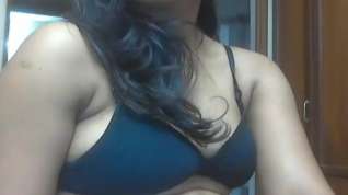 Online film Desi MILF just loves to flash on webcam