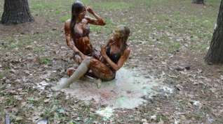 Online film 2 girls wrestling in slime