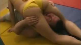Online film Tricia Sierra Onyx mixed wrestling and scissoring in yellow bikini