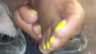 Online film AUGUST 2016 SEXY JAMAICAN WOMAN PLAYING WITH HER FEET ON THE NYC TRAIN