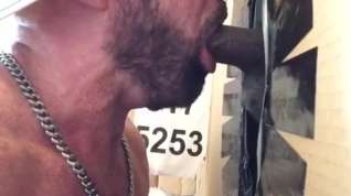 Online film Philly Muscle Hunk Worships Fat Black Dick