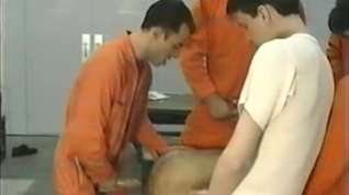Online film Five inmates abuse a prison guard (oldies)