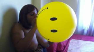 Online film Ebony Smiley Face Balloon Blow