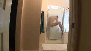 Online film Zoey Holloway - Son Spies on MOM Showering