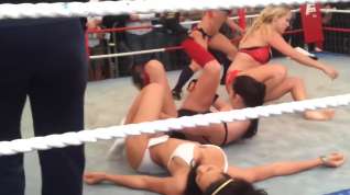 Online film Bikini Wrestling 2 on 2