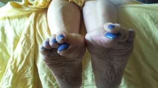Online film Mature wrinkled soles