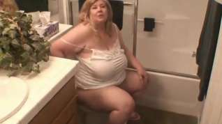 Online film Join Mommie in the Bathroom